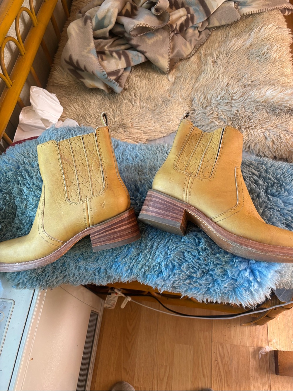 Frye banana Yellow Leather Chelsea campus boots size 9